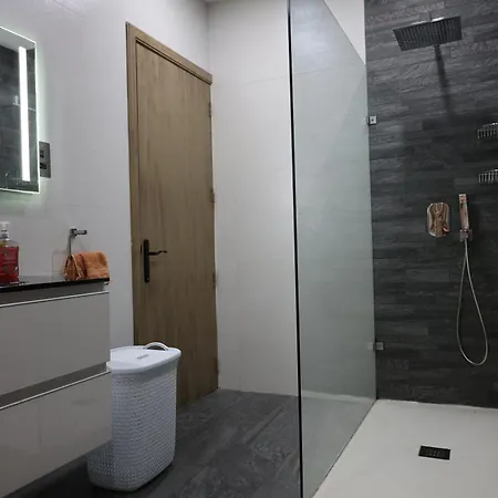 Very Bright Well Kept Appartement *