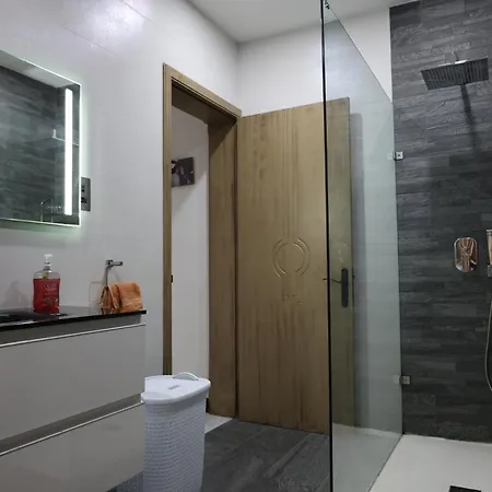 Appartement Very Bright Well Kept *